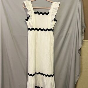 Chic White Maxi Dress with Black Trim